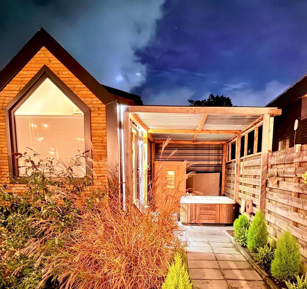 Tiny House With Sauna & Jacuzzi Near Amsterdam Vijfhuizen Exterior foto