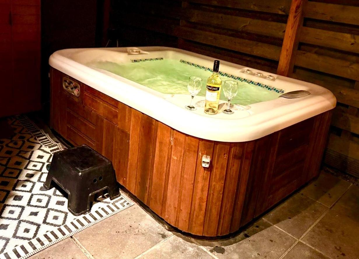 Tiny House With Sauna & Jacuzzi Near Amsterdam Vijfhuizen Exterior foto