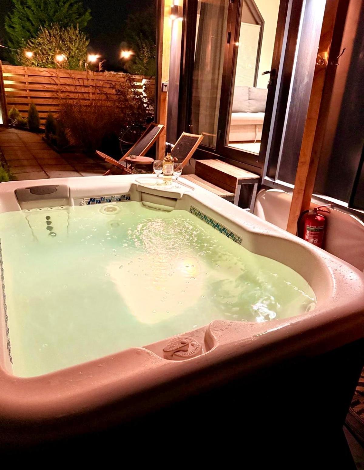 Tiny House With Sauna & Jacuzzi Near Amsterdam Vijfhuizen Exterior foto